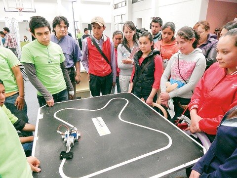 Destacan estudiantes en eficiencia terminal 