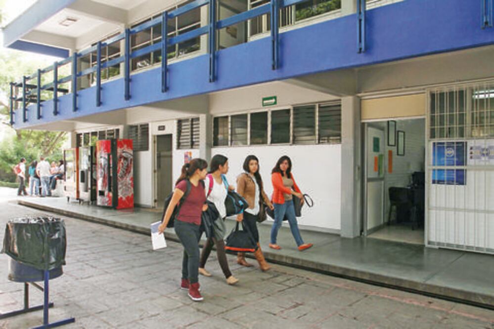 Prepara UAQ nuevo reglamento de becas