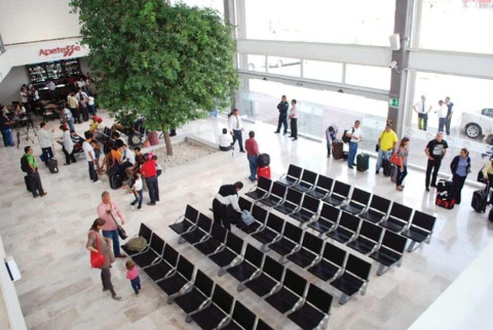 Ampliarán comercios en AIQ