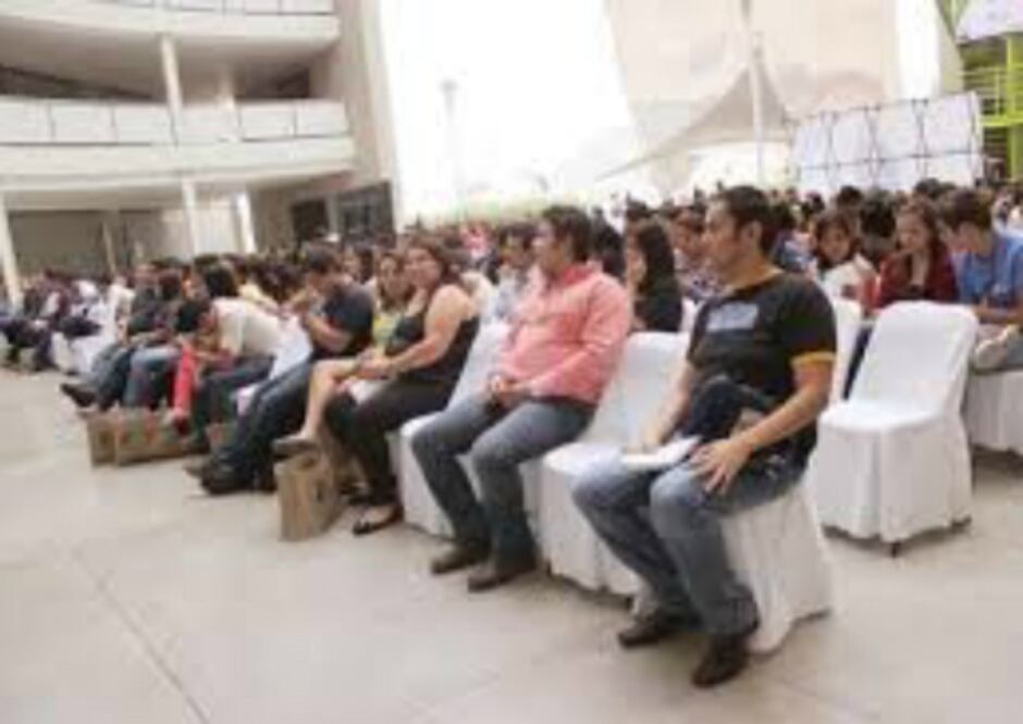 Pide Calzada a jóvenes emprender