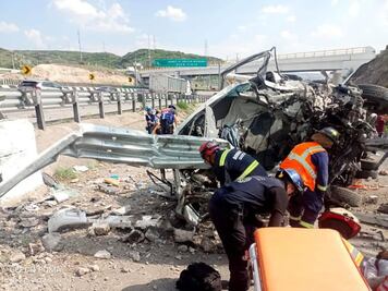 Accidente vehicular deja dos lesionados en carretera México-Querétaro