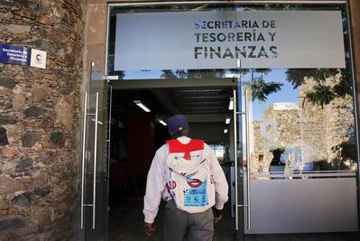 Anuncia Sosa un probable aumento a salarios de gobierno