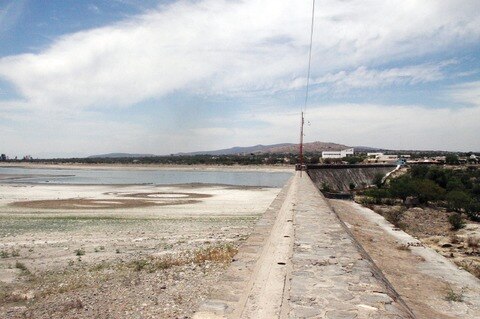 Cuerpos de agua, a  16% de su capacidad