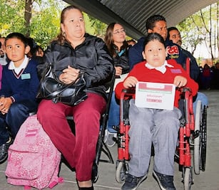 Gobierno  proyecta entregar  53  mil becas