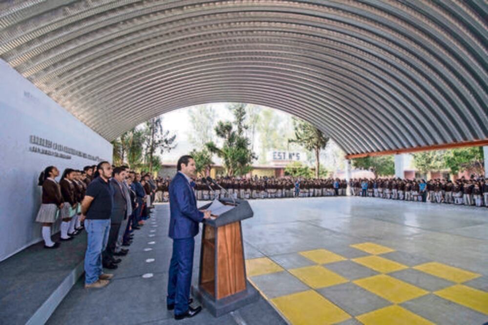 Impulsa el gobernador inversión en escuelas