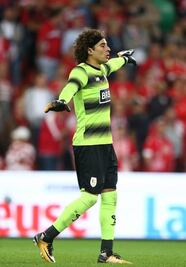 Aguacero de goles a Ochoa 