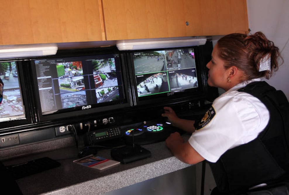 Para atender las necesidades de seguridad de los capitalinos, la aministración municipal ha invertido 80 millones de pesos en la compra de 13 arcos lectores de placas y la ampliación del sistema de viodeovigilancia, dice el edil. (LUIS SÁNCHEZ. EL UNIVER)