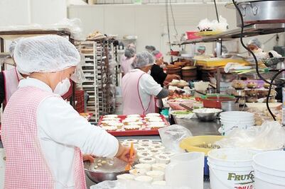 Negocio de pasteles se expande