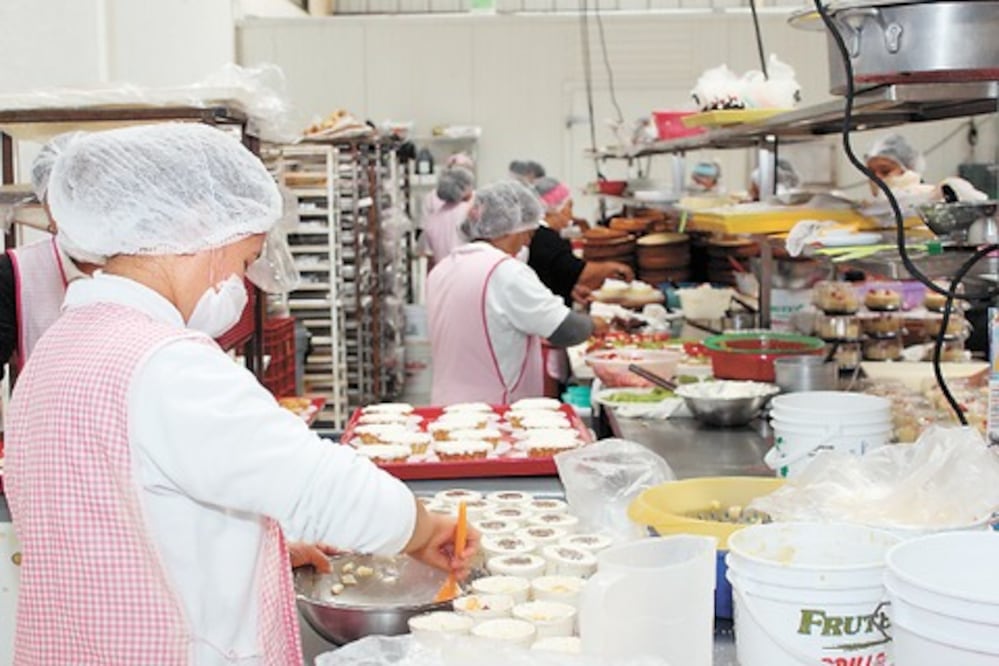 Negocio de pasteles se expande