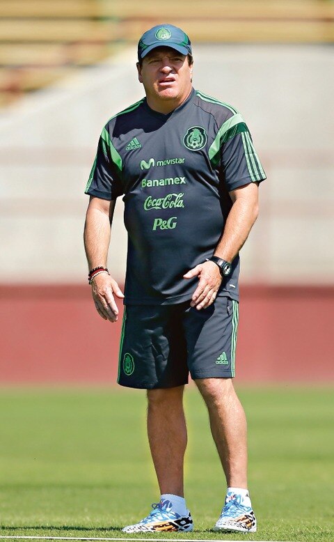 Férrea batalla en el Tri por conseguir titularidad