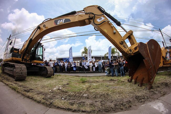 El gobernador Francisco Domínguez y el alcalde Marcos Aguilar Vega encabezaron el inicio de los trabajos. El mandatario capitalino aseguró que la nueva vialidad, junto con Paseo Querétaro, son las obras representantes de su gobierno (LUIS SÁNCHEZ)