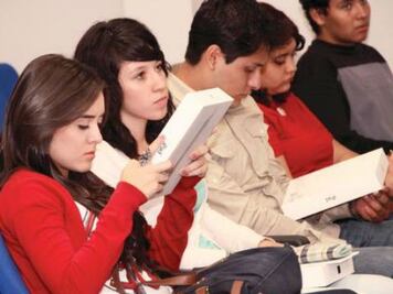 Platica gobernador con jóvenes 