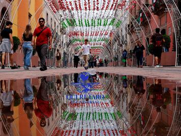 El Centro Histórico de Querétaro se pinta de verde, blanco y rojo