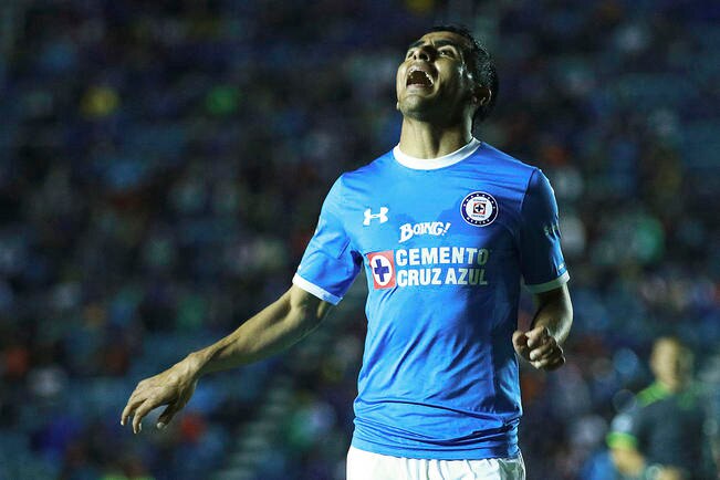 En el Cruz Azul piden que se quede Joaquín Moreno  