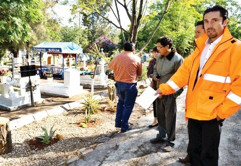 Dan mantenimiento a  8 panteones de capital