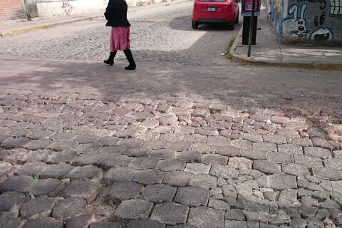 Exigen reparación de vialidad en El Rocío  