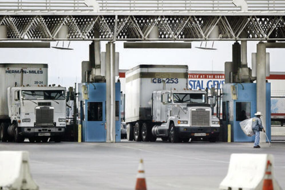 Aplica SAT blindaje a empleados aduaneros