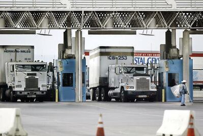 Aplica SAT blindaje a empleados aduaneros