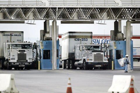 Aplica SAT blindaje a empleados aduaneros