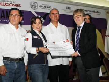 Entregan apoyos de Sedesol 