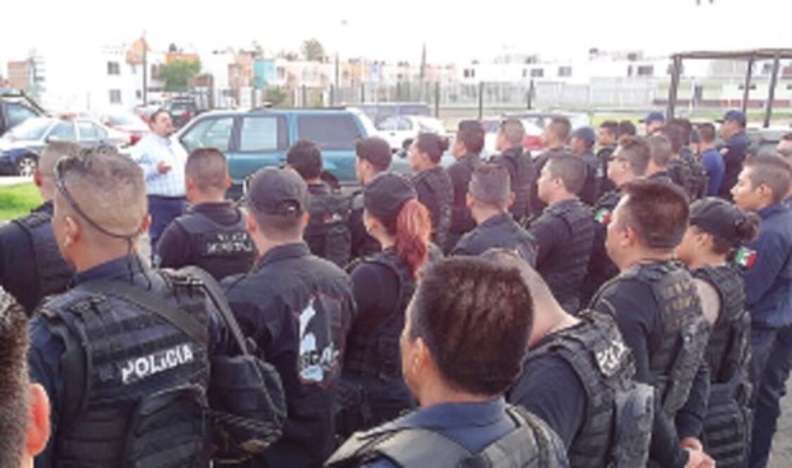Dignificaré salarios de policías: Mondragón