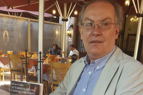 Hoy presentan Autorretrato de familia con perro