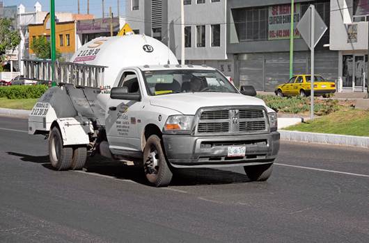 Alertan mal estado de pipas