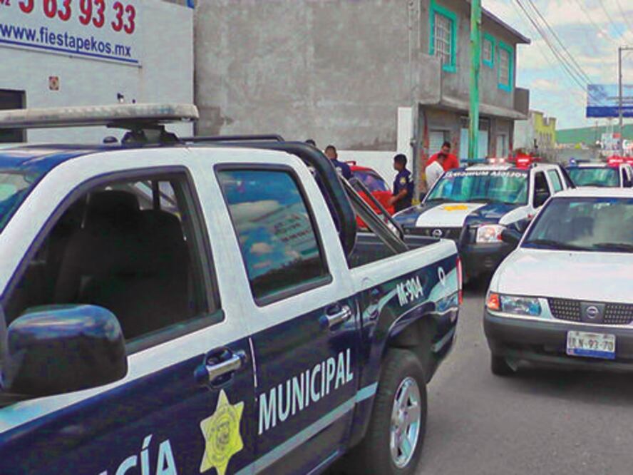 Detienen a sujeto por robo de vehículo