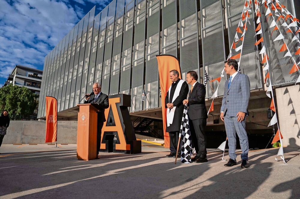 Crean 452 lugares más de estacionamiento