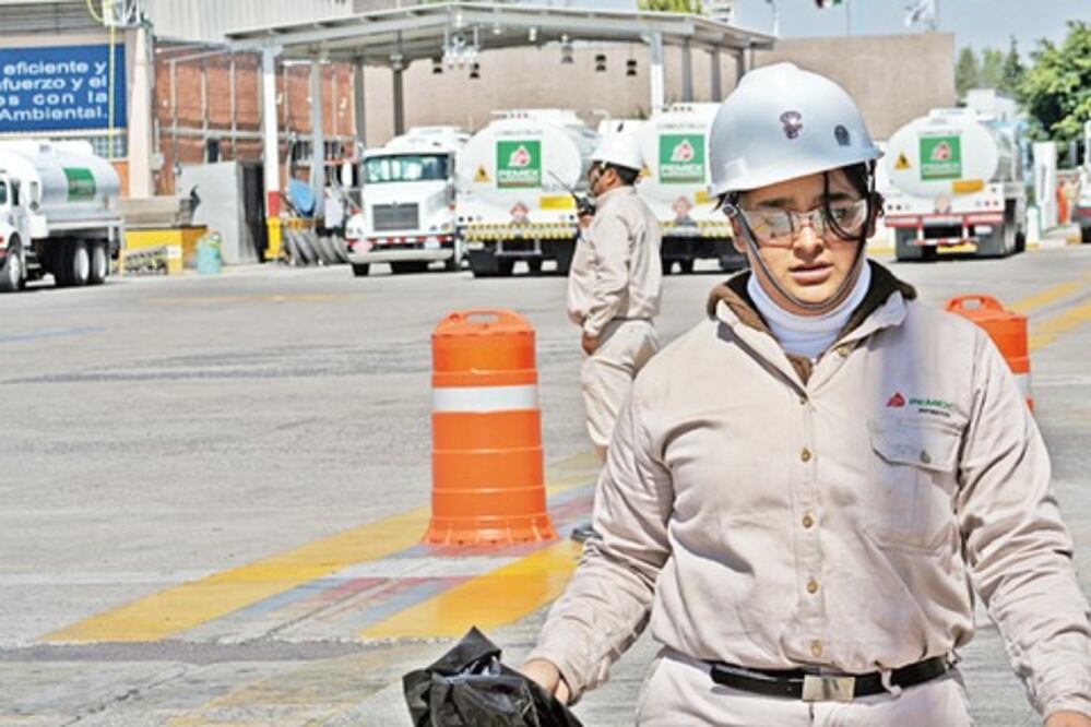 Pemex capacita en delitos sobre crudo