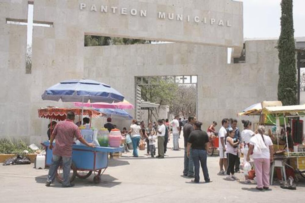 Alistan para Día de Muertos panteones