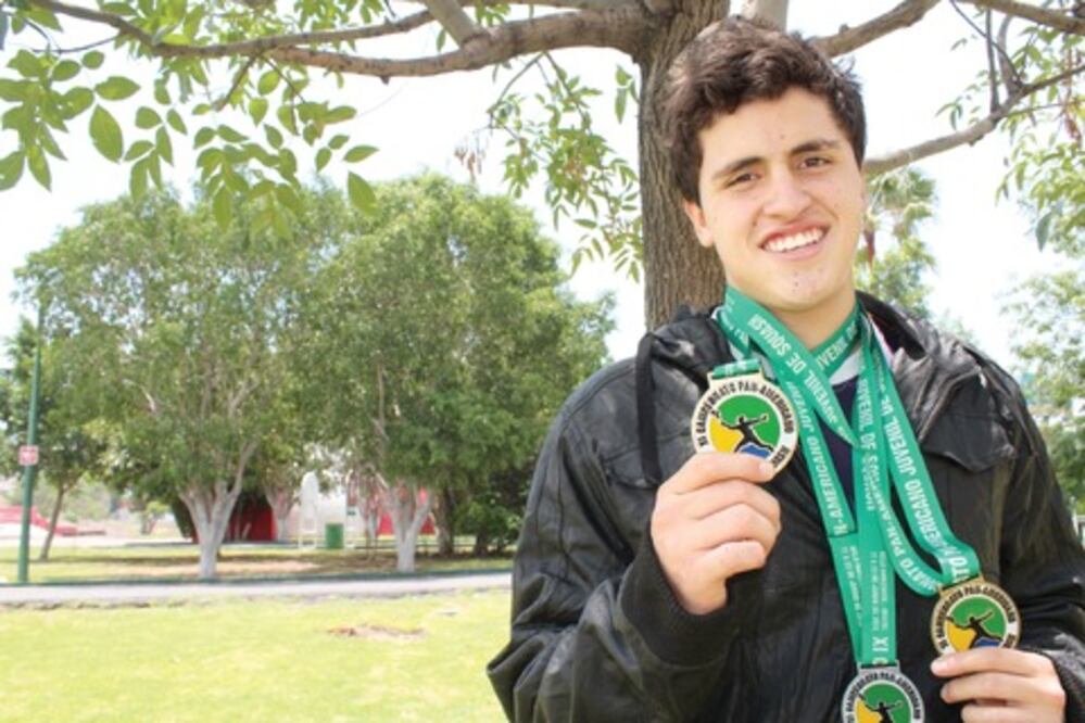 Edgar Zayas, el mejor en squash  