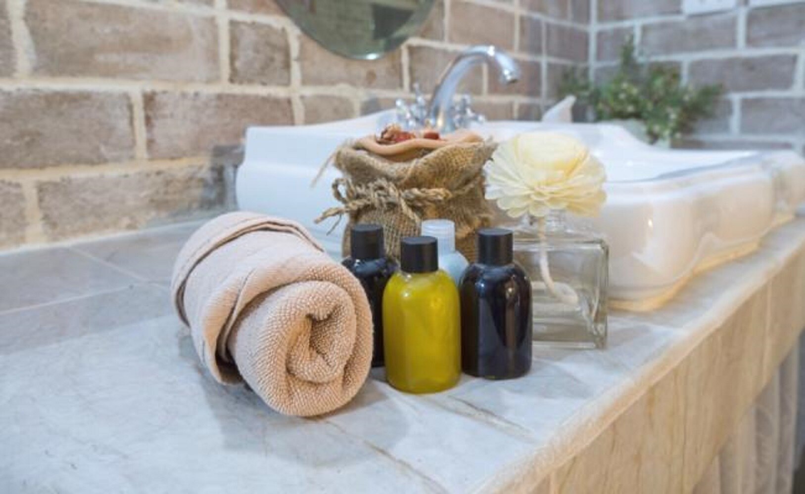 Puedes llevarte sin culpa alguna los artículos para baño. (Foto: iStock)