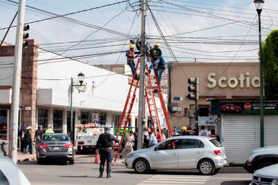 Retirarán cableado obsoleto en San Juan del Río