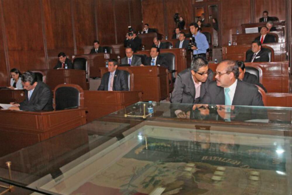 Se aprueban cinco iniciativas