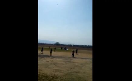 Captan momento en que fallaron paracaídas de dos personas en Morelos