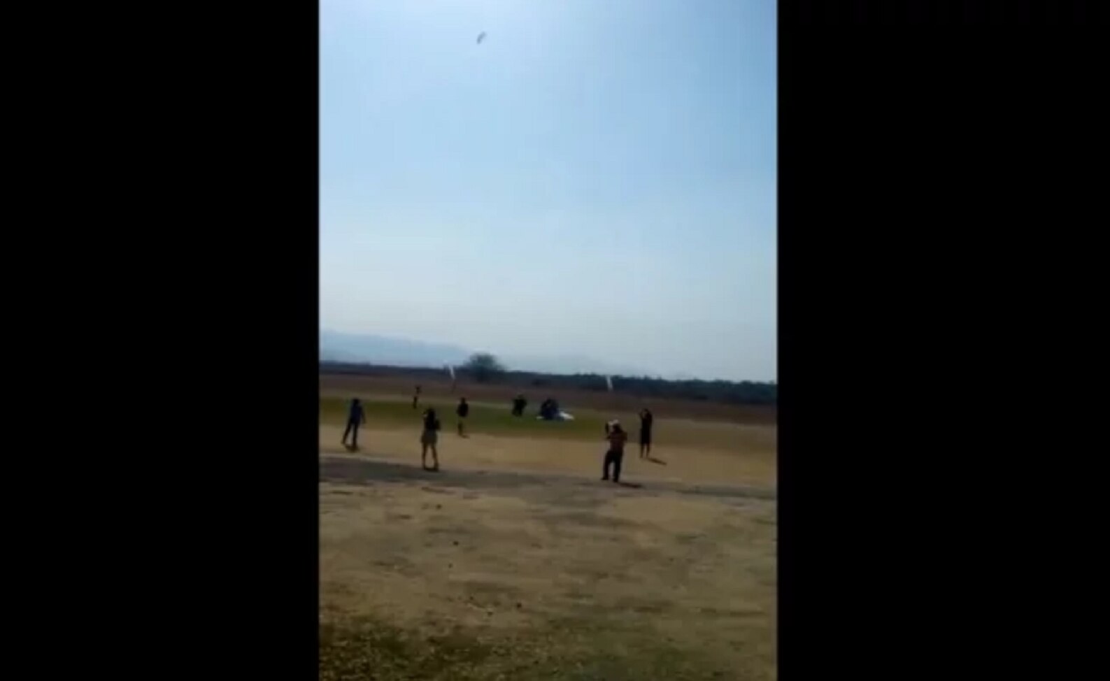 Captan momento en que fallaron paracaídas de dos personas en Morelos