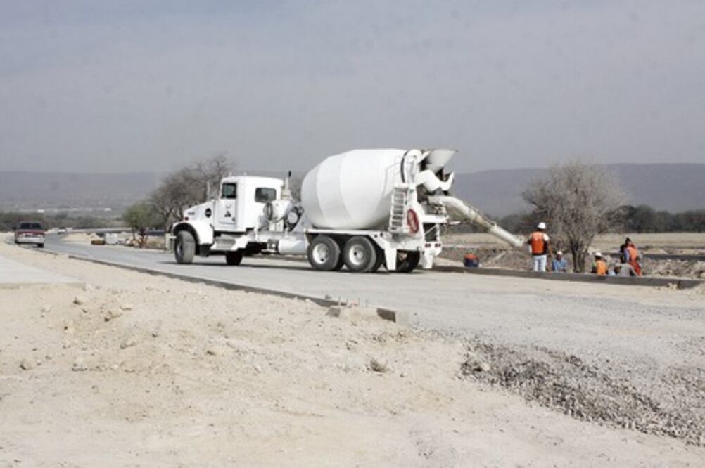 Avanza obra vial a  San Luis Potosí 