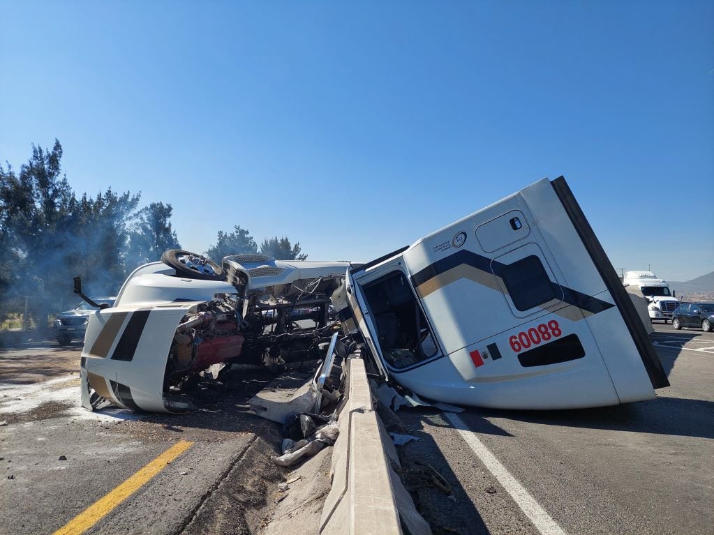 Accidente en la carretera Querétaro-San Luis Potosí genera derrame de ...