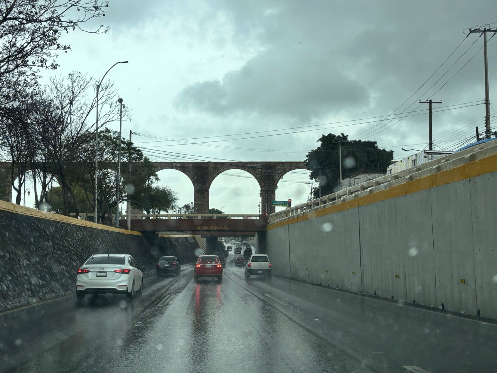 Debajo de la media, lluvia de mayo en Querétaro