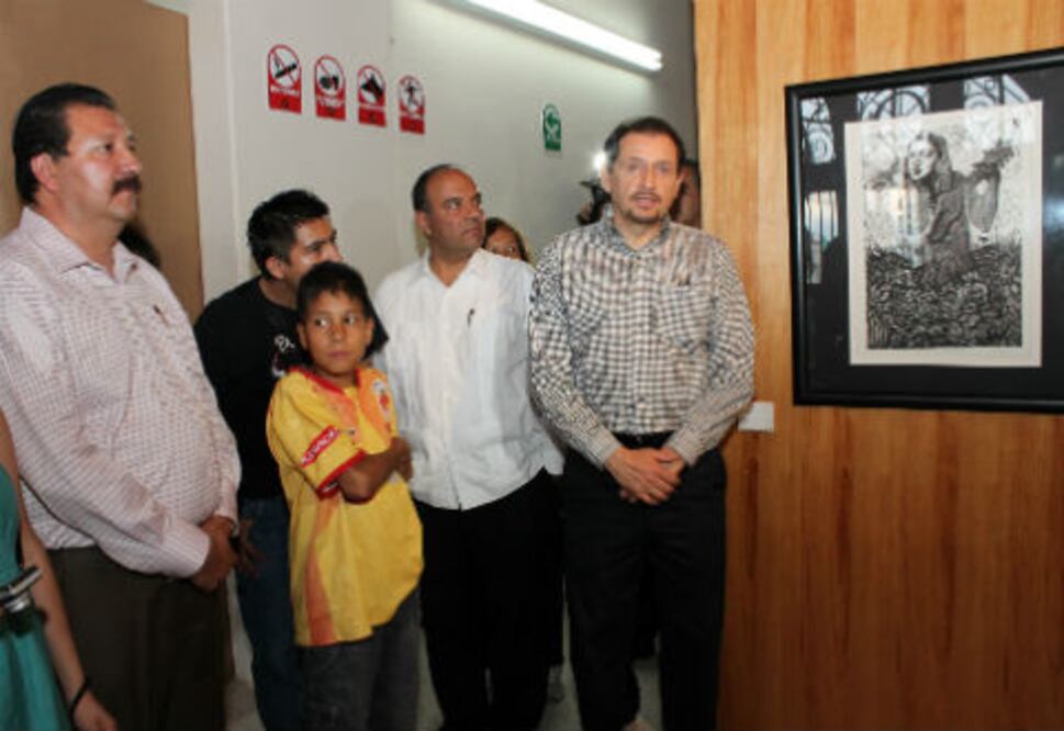 Inauguran exposición SocializArte