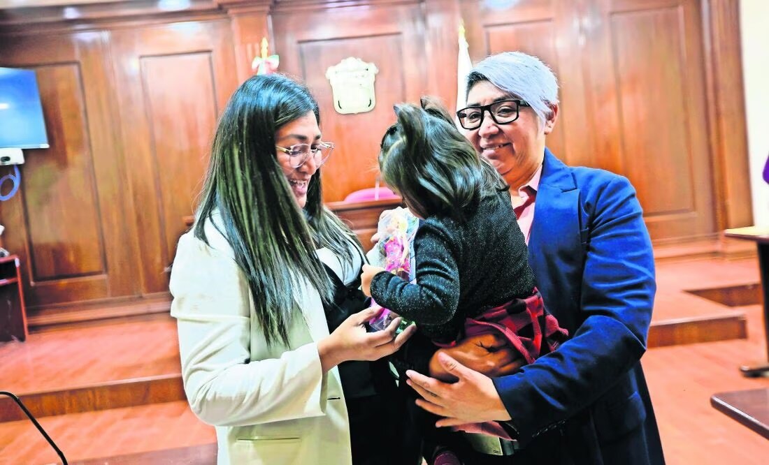 Presentan iniciativa para que parejas LGBTTTIQ+ adopten