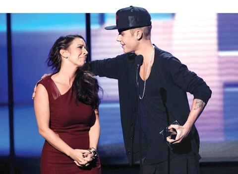 Agradece a mamá y celebra con Selena