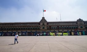 Blindan Palacio Nacional por el 2 de octubre; colocan vallas de casi dos metros de altura