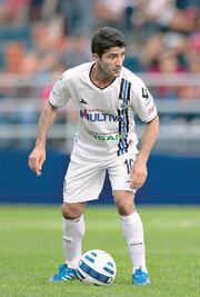 Sinha admite deuda en Gallos