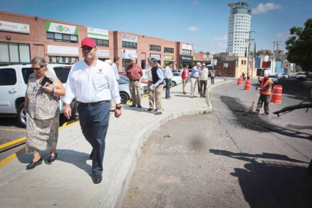 Supervisa edil trabajos de bacheo