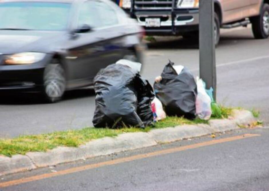 Multan a 27 por propaganda y basura