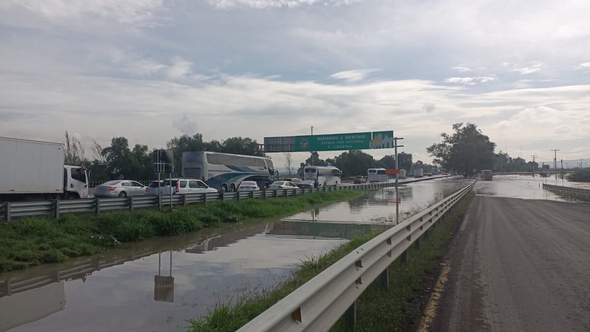 Abren la autopista Querétaro-Celaya, baja el nivel de agua