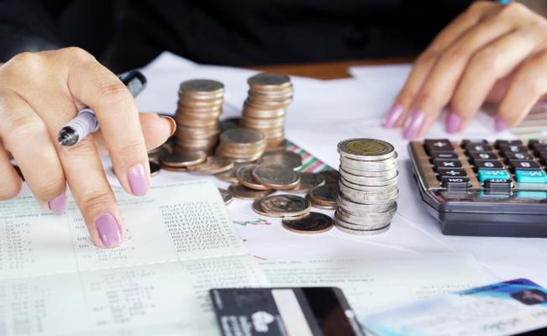 ¿Tienes deudas?, usa el método "bola de nieve" para salir de ellas