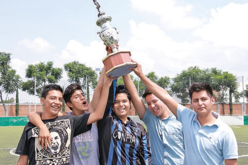 Leones Pardos se coronan en Crazy Balls